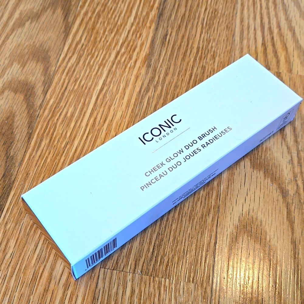 Cheek Glow Duo Brush - Picture 3 of 3